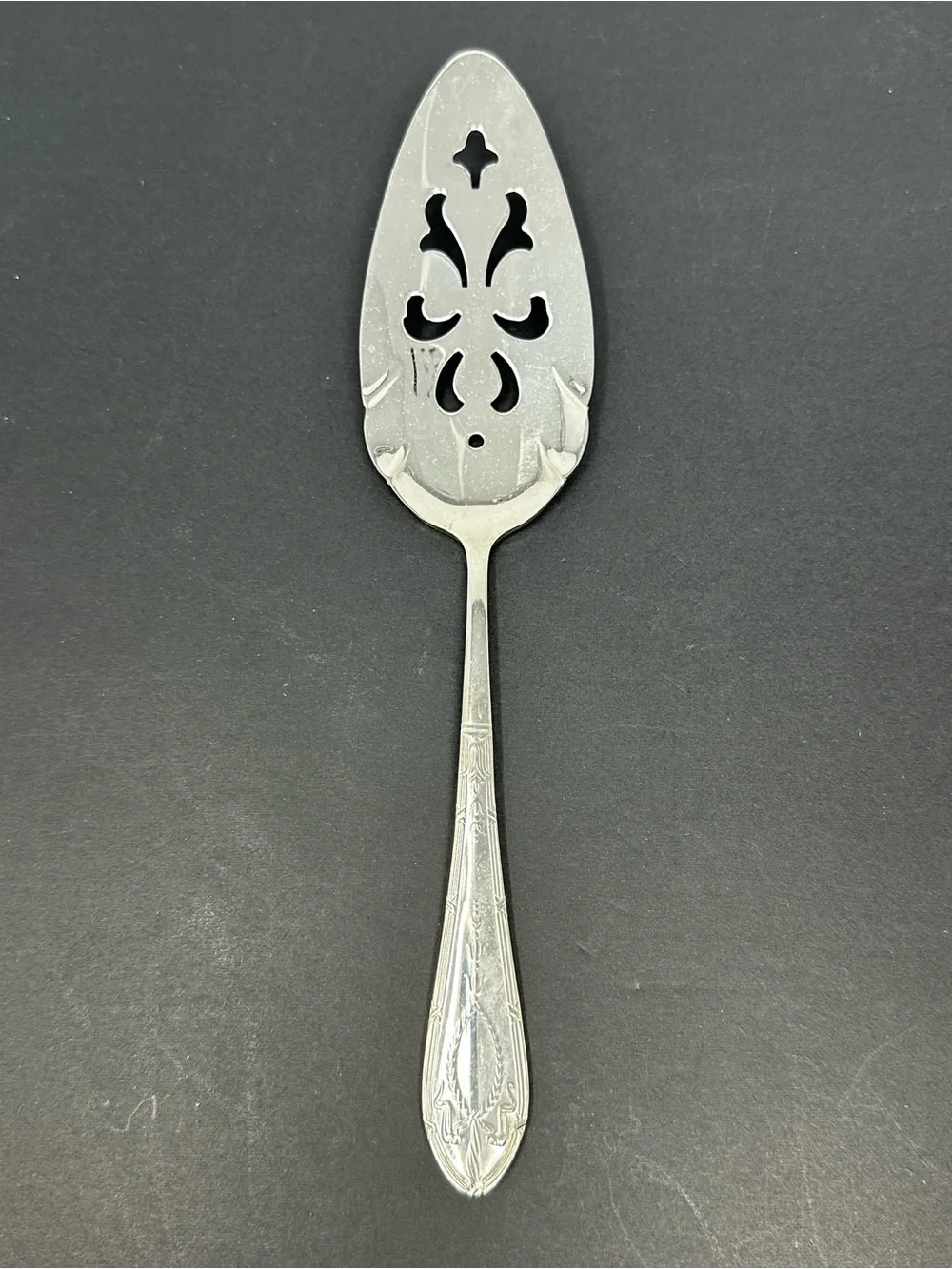 Wallace‎ 18/10 Stainless Flatware Hotel Lux Medallion Pierced Pie Pastry Server